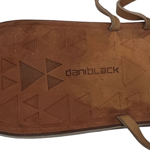 Daniblack Gold Thong Sandals Size 7 1/2 Women’s - Picture 2 of 10